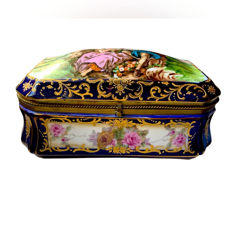 RS PRUSSIA Sèvres Porcelain Jewelry Box Romantic Scene known Intricate Design